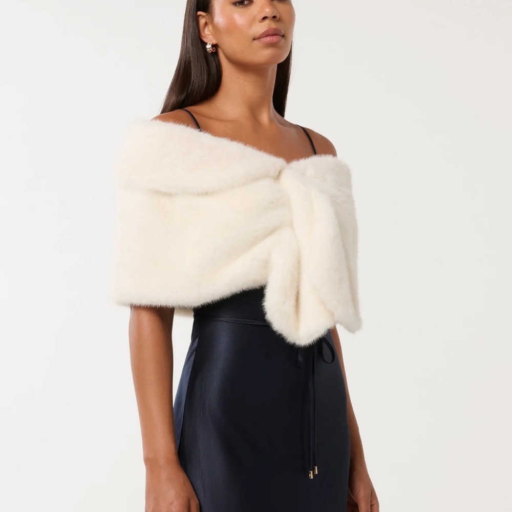 Elegant White Faux Fur Wrap